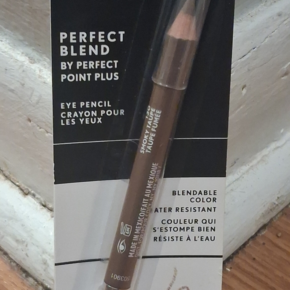 COVERGIRL Eye Pencil in Smoky Black - Picture 3 of 5